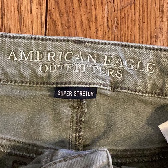 American Eagle High Rise Shortie Super Stretch green denim shorts. Women’s 6 - Picture 6 of 10